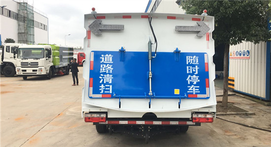 東風大多利卡掃路車|7噸掃路車圖片