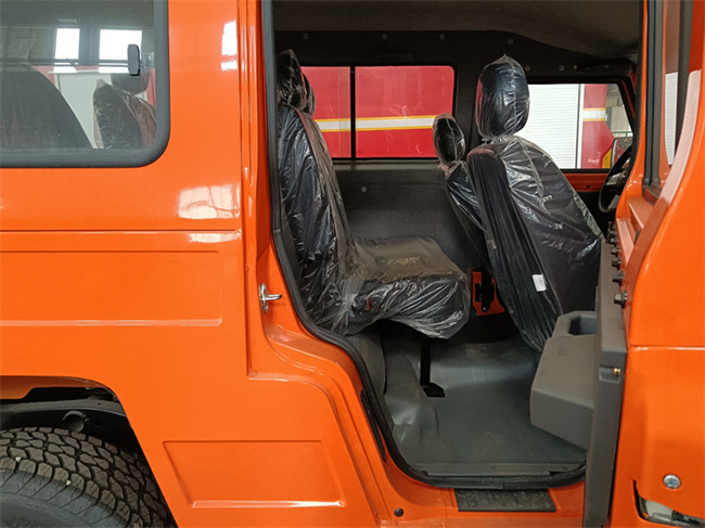 四驅越野指揮車_湖北湖南_越野供水車</p><p style=