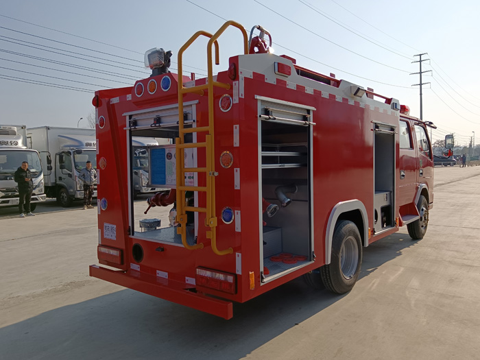 5噸消防灑水車多少錢_物業工廠小區消防車_1.5-3.5噸水罐消防車現車價格
