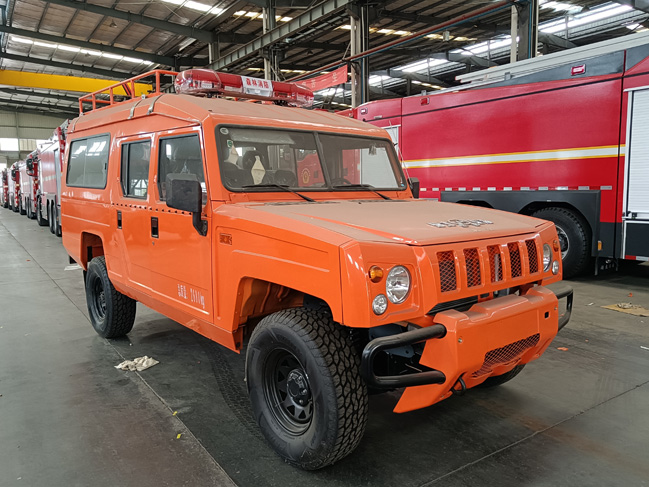 小型皮卡器材消防車_2噸四驅越野消防灑水車_吉林寧夏_森林消防越野巡邏車北汽雙排5座供水車