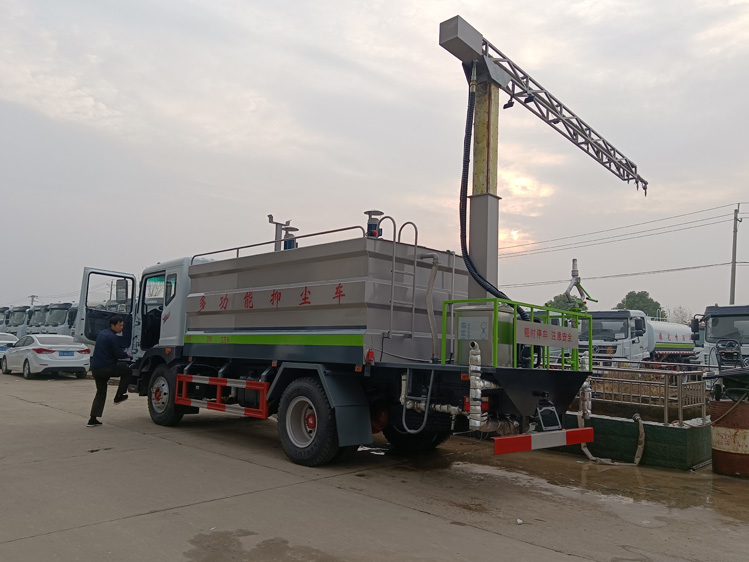 東風D9免稅的鐵路抑塵車--12噸降塵灑水車_忻州煤炭抑塵降霾車-鐵道煤炭抑塵劑噴灑車