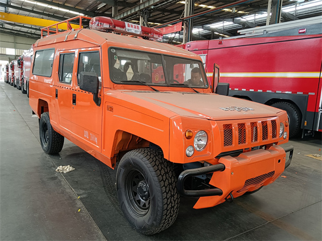 四驅越野指揮車_湖北湖南_越野供水車</p><p style=
