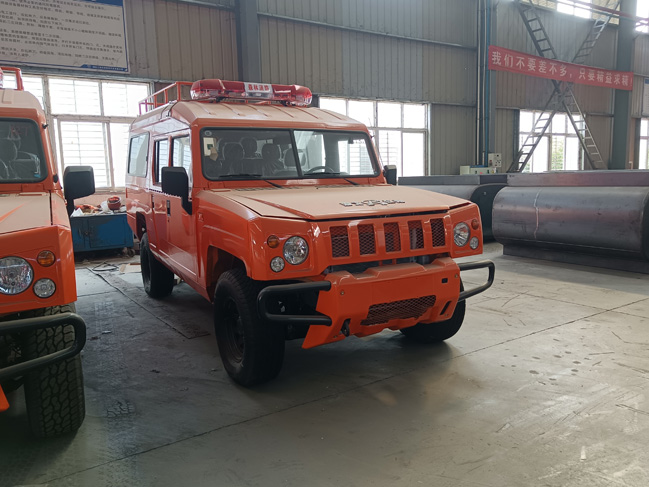 小型皮卡器材消防車_2噸四驅越野消防灑水車_河北山西_北汽四驅越野消防裝備車北汽勇士四驅森林防火指揮車