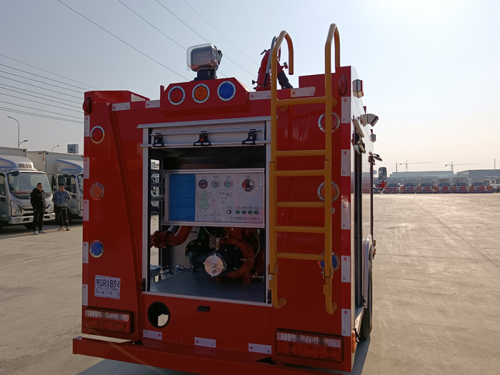 5噸消防灑水車價格_糧庫重點防火單位消防車_1.5-3.5噸水罐消防車現車價格