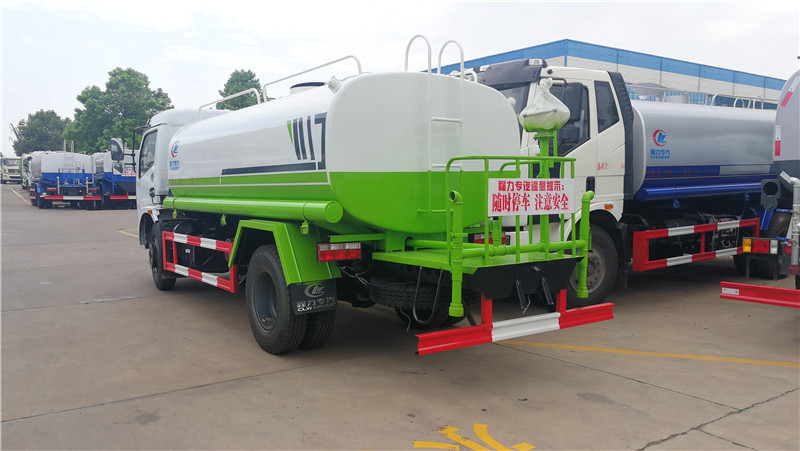 東風多利卡國六8昂灑水車 (6).jpg